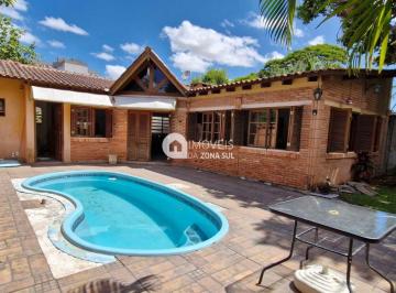Casa · 196m² · 2 Quartos · 6 Vagas · Casa Chalé no bairro Cristal em Porto Alegre/RS