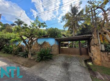 Casa · 400m² · 3 Quartos · 9 Vagas · Casa ampla avarandada com bastante iluminação natural em um terreno de quase 1.0