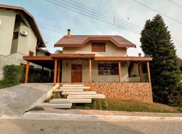 Casa · 200m² · 3 Quartos · 2 Vagas · Casa de Condominio em Campos do Jordão