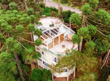 Casa · 254m² · 5 Quartos · 4 Vagas · Casa de Condomínio em Campos do Jordão