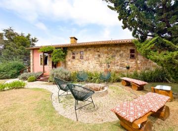 Casa · 5m² · 4 Quartos · 2 Vagas · Casa de Condomínio em Campos do Jordão