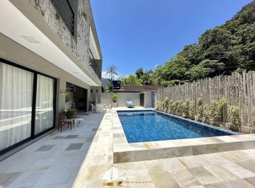 Casa · 140m² · 3 Quartos · 10 Vagas · Casa para temporada na praia de Camburi! Agende sua visita!