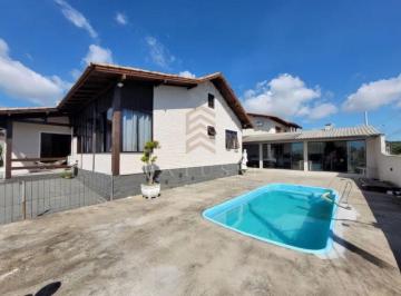 Casa · 142m² · 4 Quartos · 6 Vagas · Casa à venda, 4 dormitórios, sendo 2 suítes, 3 banheiros e 6 vagas de garagem no Centro de São José/