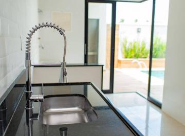 Casa · 281m² · 4 Quartos · 2 Vagas · CASA DUPLEX (LAGUNA) COM ÁREA GOURMET JARDIM GUANABARA ILHA DO GOVERNADOR