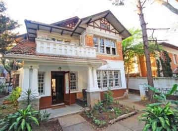 Casa · 300m² · 3 Quartos · 4 Vagas · Sobrado com 3 quartos à venda em Pacaembu - SP