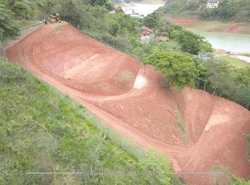 Foto 01 · TERRENO 3.490m² -PÉ NA ÁGUA - APROVADO PARA CONSTRUIR - CONDOMÍNIO RECANTO DOS PÁSSAROS I - JACAREÍ/