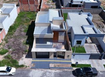 1 · Casa à venda - em Jardim Itália III