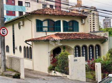 607177_i8mJ7lX62191_607177668c479c3f605.jpg · Casa com 4 dormitórios, próxima do Beira Mar Shopping, no Centro de Florianópolis.