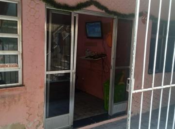 Casa de 3 quartos, São Gonçalo · Ótima casa de Vila, 2 quartos, sala, varanda. Só R$ 90.000,00