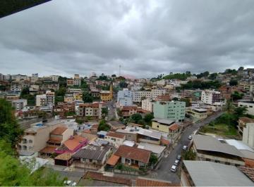 Casa · 194m² · 4 Quartos · 1 Vaga · Casa de 04 quartos , sendo uma suíte, 02 salas, 03 banheiros, 01 garagem grande no bairro Santa Cecí