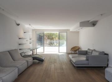 Apartamento · 230m² · 3 Quartos · 2 Vagas · Localização premium no Jardins com varanda.