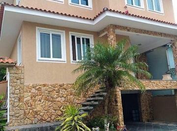 Casa · 240m² · 4 Quartos · 3 Vagas · Linda e confortável casa em condomínio, 4 quartos, 3 suítes, todas com closet, Village do Moinho IV