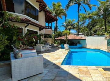 Casa · 386m² · 6 Quartos · 3 Vagas · Casa À VENDA no Condomínio Pernambuco 2 na praia do Guarujá