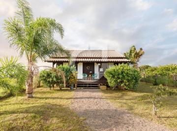 Casa · 70m² · 2 Quartos · Casa próxima à praia com 2 quartos, banheira exter