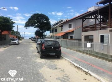 Casa · 121m² · 4 Quartos · 2 Vagas · Casa a 50 metros da Praia de Zimbros SC, você quer dormir ouvindo o som das onda