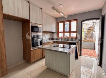 Casa · 160m² · 3 Quartos · 2 Vagas · Amplo sobrado à venda no Jardim Bonfiglioli, com 3 quartos e 2 vagas