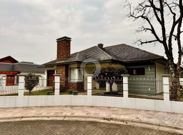 Casa · 214m² · 3 Quartos · 1 Vaga · Casa com 3 dormitórios em Gramado