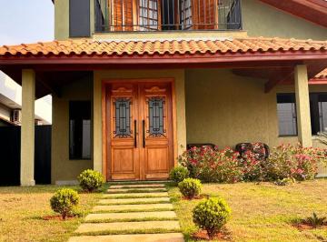 Casa de 3 quartos, Itaí · Lindíssimo sobrado no Riviera de Santa Cristina III, cheia de personalidade.