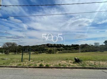 Foto 11 · Oportunidade de terreno à venda para fazer seu projeto de sonho em área de 1014m² e muito bem locali