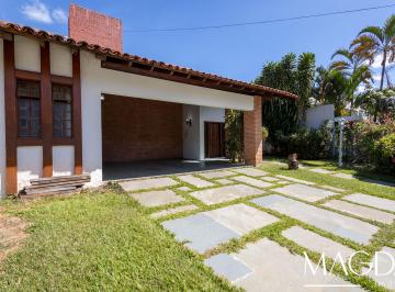 Casa de 4 quartos, Brasília · Alugo Excelente Casa na QL 10 do Lago Sul com Área de Lazer completa