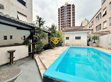 Piscina · Casa com Piscina, Sauna e 3 Dormitórios no Gonzaga – Santos/SP