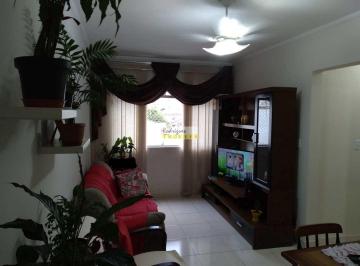 Apartamento · 2 Quartos · 1 Vaga · Apto de frente dois dormit+depend com gar. fechada