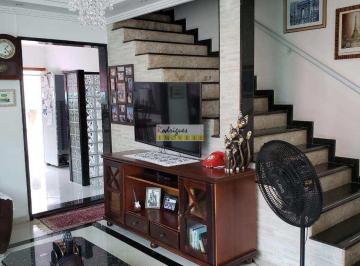 Casa · 200m² · 3 Quartos · 2 Vagas · Lindo sobrado com 3 dorms, Centro, SV - R$ 900 mil