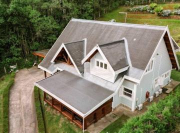 Casa · 450m² · 5 Quartos · 4 Vagas · Casa em Campos do Jordão