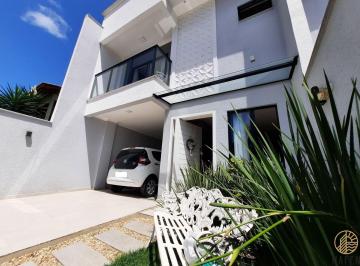 Casa · 129m² · 3 Quartos · 2 Vagas · Sobrado com 3 dormitórios à 850mts do mar no Gravatá em Nevegantes/SC