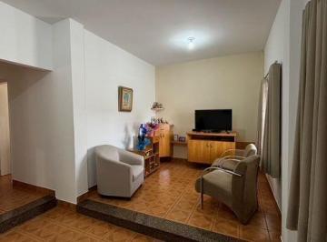 1877d6bc170e40759f0aa7c9ae2c5b5bc8fa03ce · Excelente Casa Térrea, com 3 Dormitórios sendo 1 suíte, com Edícula e 4 Vagas de Garagem