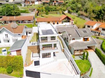 Casa · 310m² · 5 Quartos · 4 Vagas · Casa em Campos o Jordão