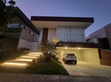 Foto 01 · Casa em Condomínio de Alto Padrão em Taubaté-SP: 3 quartos, 1 suíte, 2 salas, 3 banheiros, 3 vagas d