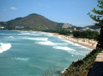 Casa de 4 quartos, Ubatuba · Seu paraíso te espera a 250 metros da Praia das Toninhas.
