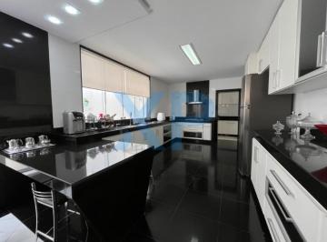 Foto 01 · Impecável Casa Duplex de 4 Quartos e 2 Suítes em Divinópolis-MG, Bairro Levindo Paula Pereira - 540m