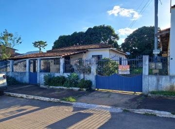 Casa de 4 quartos, Alto Paraíso de Goiás · Excelente Lote amplo 2 casas 1 suíte externa Centro Alto Paraíso Goiás