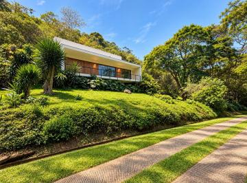 Casa · 233m² · 4 Quartos · 4 Vagas · Casa 4 quartos em Araras, Petrópolis