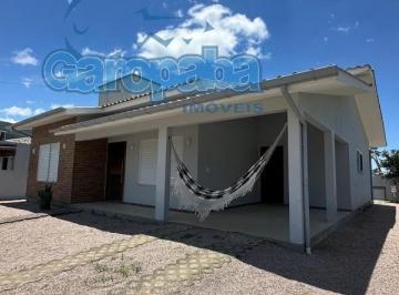 Foto 01 · Aluguel de Casa em Garopaba-SC: 3 Quartos, 1 Suíte, 3 Vagas. Próximo à Praia da Barra. Acomoda 6 Pes