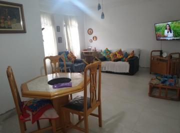 Casa · 152m² · 3 Quartos · 3 Vagas · Casa à venda com 3 quartos, 2 banheiros, 3 vagas de garagem e quintal no Jardim