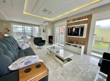 Casa · 200m² · 3 Quartos · 2 Vagas · Residência de Luxo a Passos do Mar: 3 Suítes, Vista Magnífica e Área de Entreten