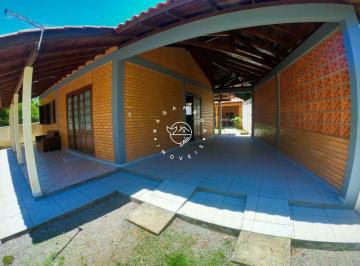 Casa · 100m² · 2 Quartos · 4 Vagas · Charmoso imóvel a venda a 200 metros do mar da Praia da Gamboa, Garopaba!