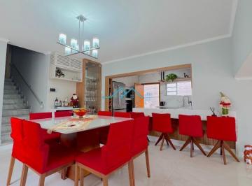 Casa · 203m² · 4 Quartos · 7 Vagas · Casa à venda e para alugar em Florianópolis, Centro, com 4 quartos, com 203 m²