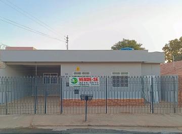 Casa de 2 quartos, Montes Claros · Casa à Venda com 2 quartos, 2 banheiros, 3 vagas e 120m²
