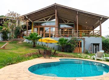 Rural · 950m² · 4 Quartos · 6 Vagas · Chácara com estilo colonial à venda em condomínio fechado em Atibaia