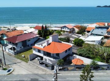 Foto 01 · Casa na quadra mar no quilombo em Penha