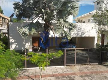 Foto 01 · Imperdível Casa de Luxo com 5 Quartos e 4 Suítes na Cachoeira do Bom Jesus, Florianópolis-SC - 291m²