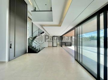 Casa · 653m² · 4 Quartos · 8 Vagas · Endereço Condomínio Av Estácio de Sá 1756 São Paulo II Cotia Sp.