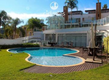 Casa · 245m² · 4 Quartos · 3 Vagas · Casa em condomínio para venda 4 suítes, semimobiliada, 3 vagas de garagem no bairro Cacupé em Floria