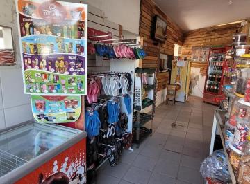 Comercial · 230m² · 2 Quartos · 1 Vaga · Ponto comercial com apartamento a venda no Cidade Nova