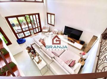 6fcb293059a553758cae81959c992d2f3444173c · Casa de 4 Suítes, Estilo Rústico e Encantadora!