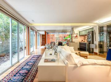 Casa · 245m² · 3 Quartos · 2 Vagas · Casa com projeto descolado e iluminado para viver dias tranquilos na Vila Nova Conceição.